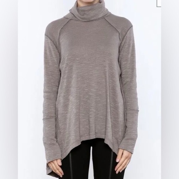 Free People We the Free - Split Back Turtleneck Ribbed Sweater
Oversized - Picture 1 of 10